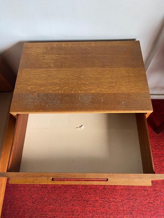 Conjunto de móveis de quarto em Carvalho maciço