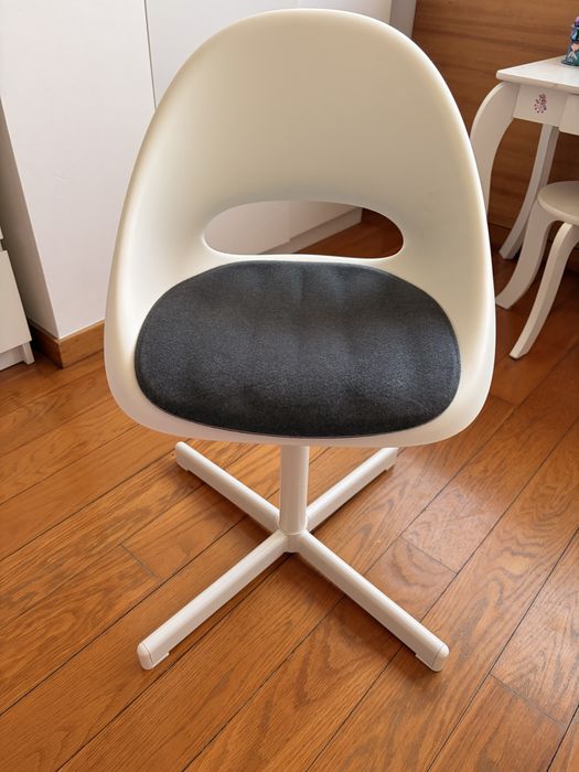 Cadeira ikea branca