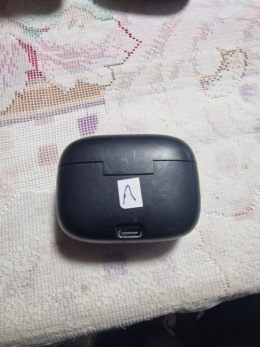 Etui do słuchawek jbl 230 nc sprawne