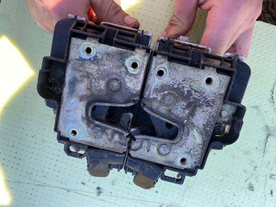 Продам замки дверні гольф 3