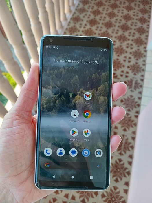 Google  Pixel 2 XL з невиликими тріщинками