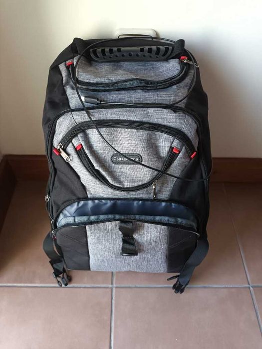 Mochila Preta e Cinza impermeável para escola