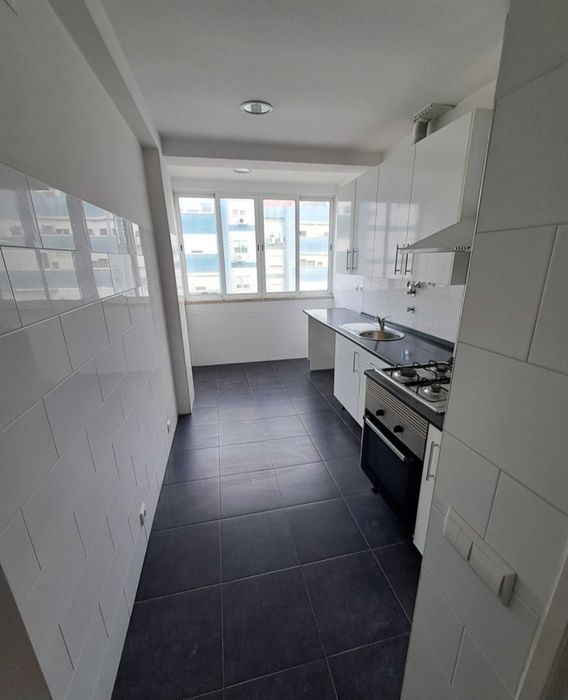 Apartamento T2 remodelado na Quinta do Mendes