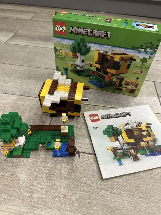 Конструктор LEGO® Minecraft Бджолиний будиночок 254 деталей (21241)