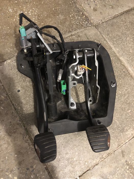 Педаль щеплення в зборі Опель Віваро