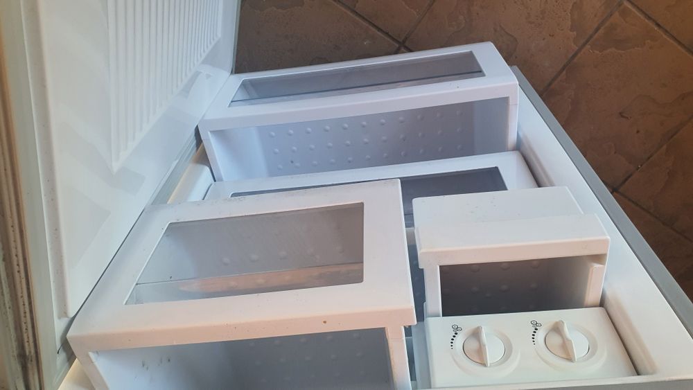 Lodówka samsung rl33eams półka