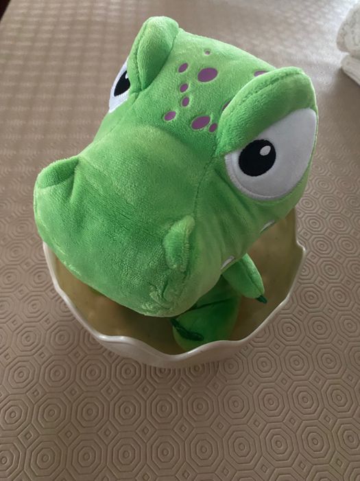 Ovo Dinossauro de Peluche Som Jurassic Friends Z Rex