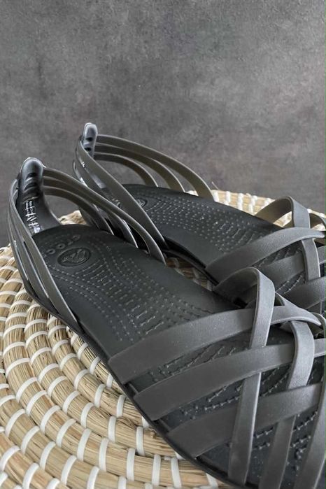 Crocs sandały Huarache Flat Black W8 38/39