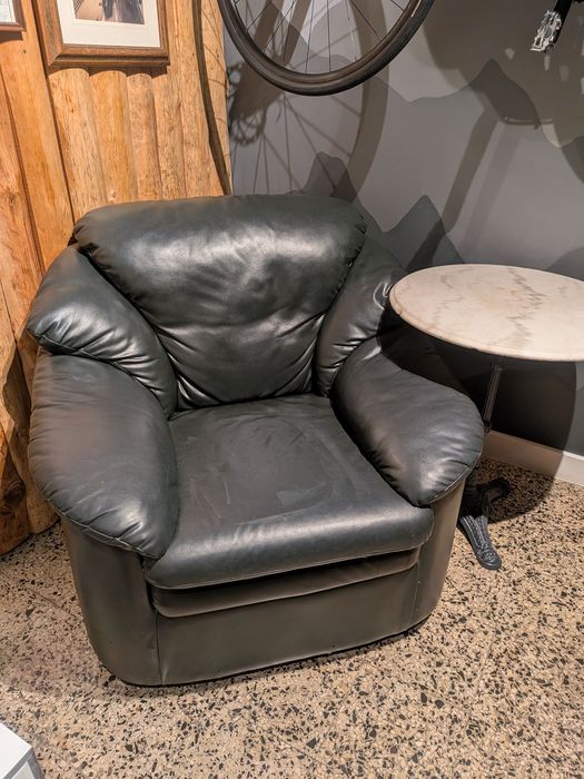 Cadeira em couro natural