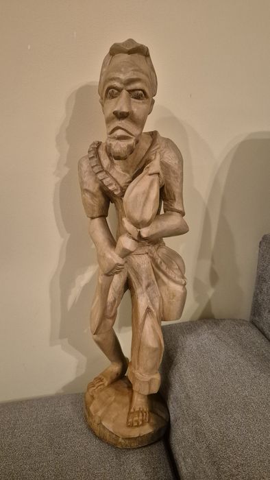 Bardzo duża drewniana figurka