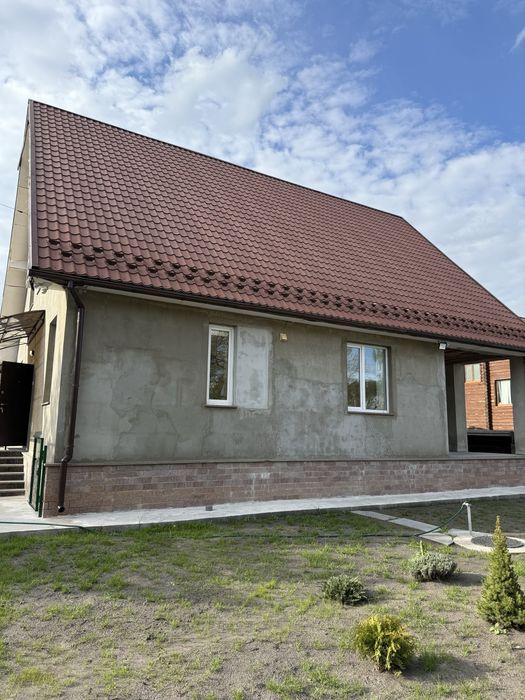 Продаж сучасного будинку в неймовірно гарному місці.