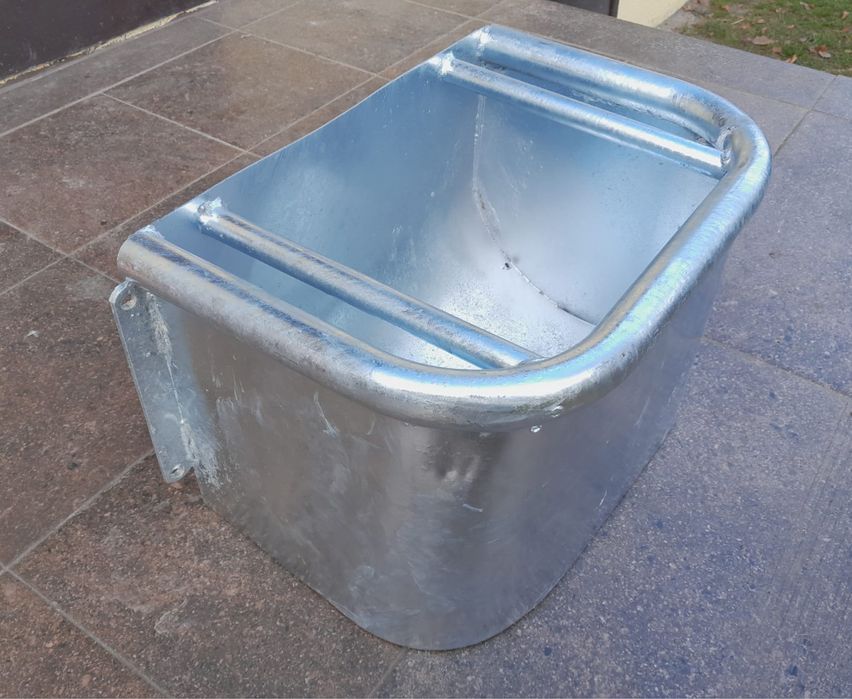 Żłób metalowy ocynkowany koryto karmidło dla bydła koni