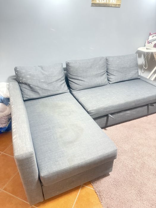 Sofa cama IKEA com chaise long e espaço de arrumaçao