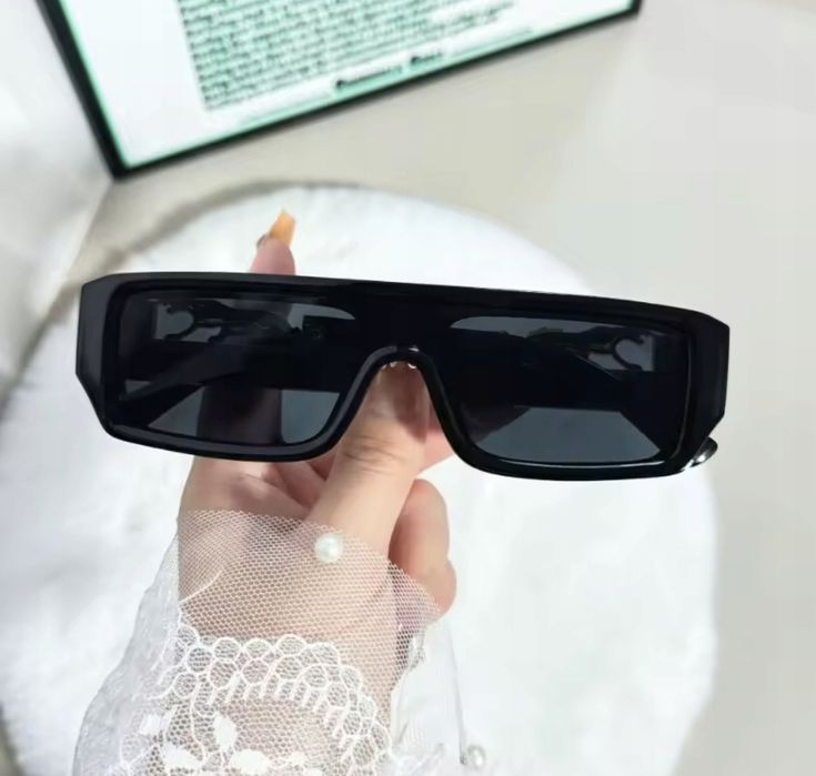 Eleganckie Okulary przeciwsłoneczne Jaguar Luksusowe Czarne