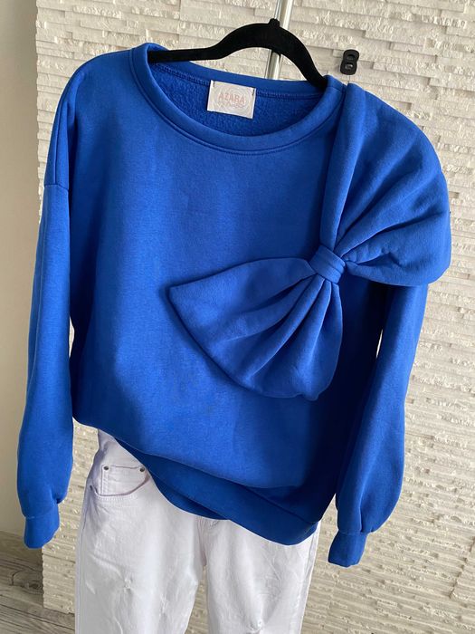 Azara mięsista bluza z dużą kokardą 3D chabrowa