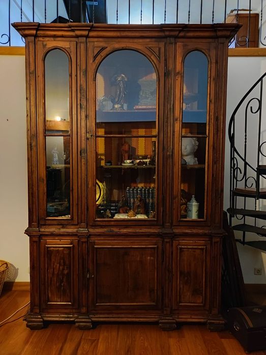 Móvel louceiro de antiga torrefação