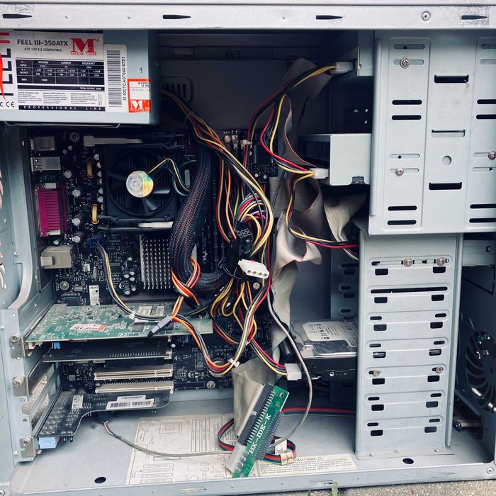 Komputer Intel/Pentium4 + monitor Fujitsu Siemens + klawiatura | retro