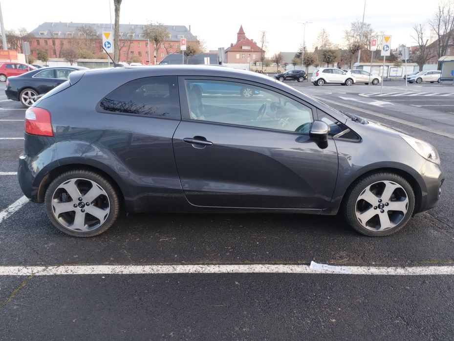 Kia Rio III 1,4 benzyna Platinum Edition 3-drzwiowa