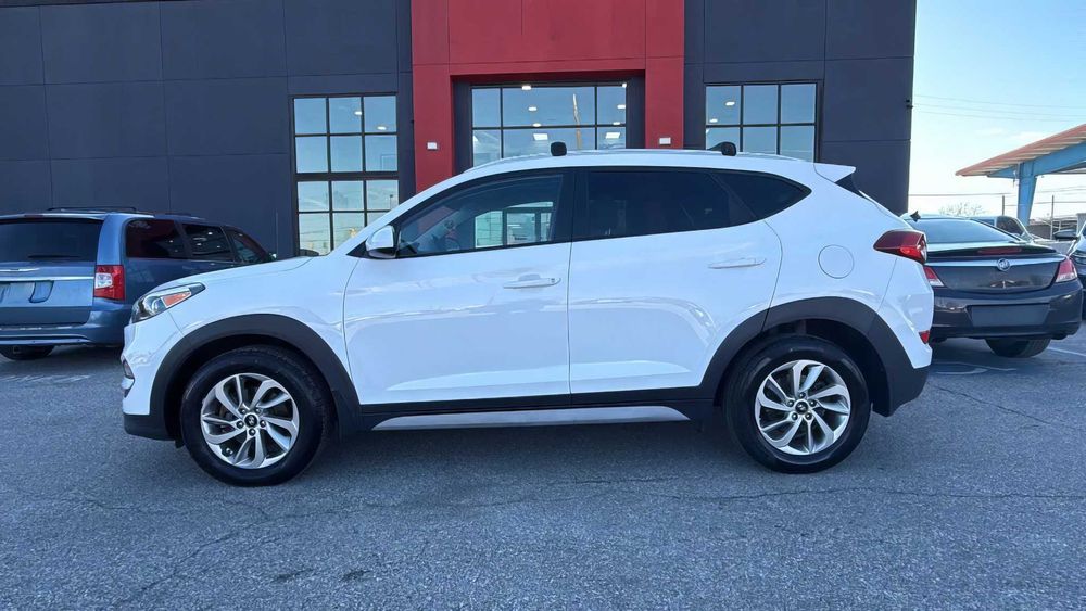 Hyundai Tucson SE      2017