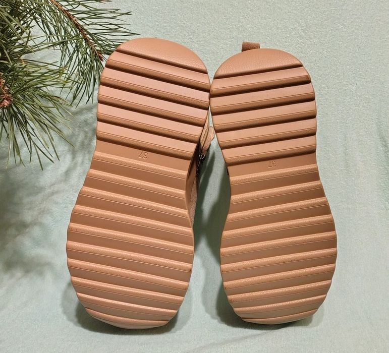 Жіночі зимові бежеві натуральний замш