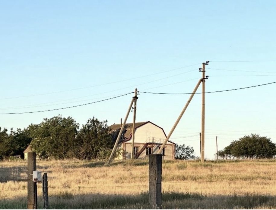 Будинок з укриттям на ділянці 25 сот