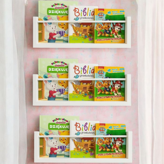 Półka w stylu skandynawskim na książki ozdoby dodatki