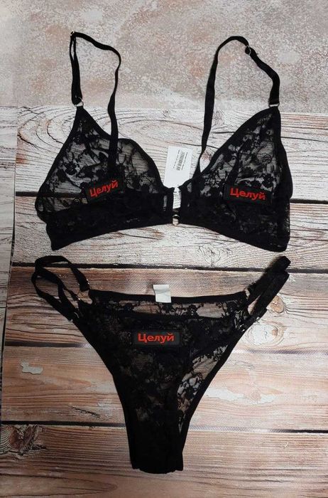 Комплект черного нижнего белья