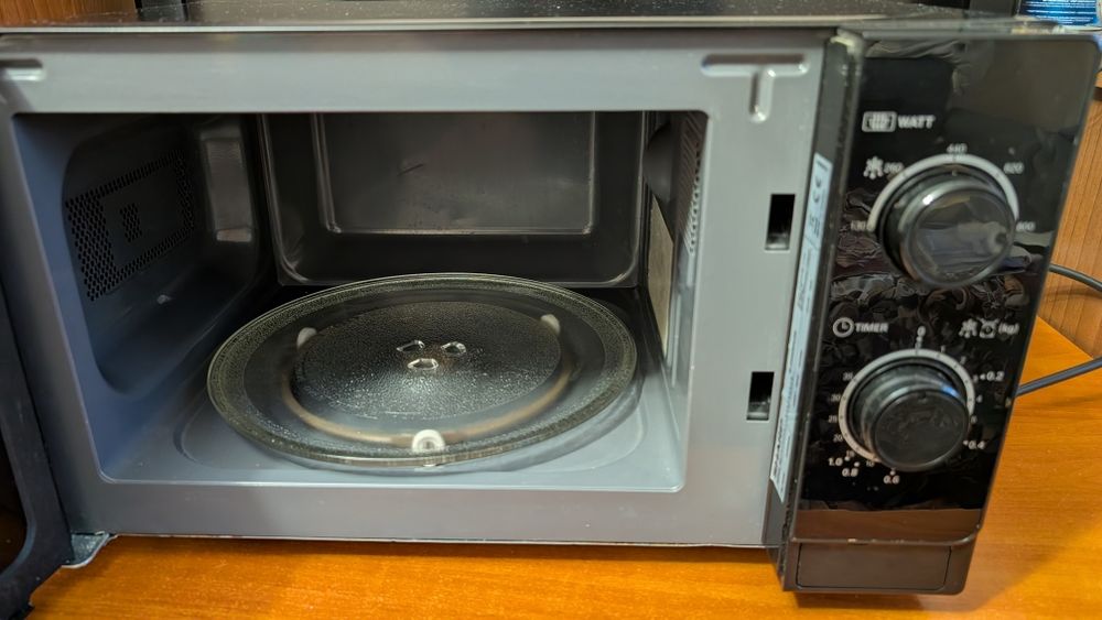 Мікрохвильова піч Sharp R200BKW