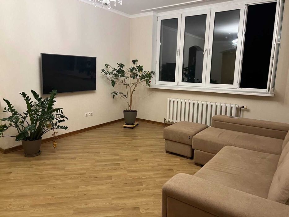 Продаж 3-к. квартира в ЖК Корона, Срібнокільська 1, Позняки