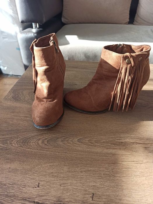 Botki karmelowe z frędzlami 36