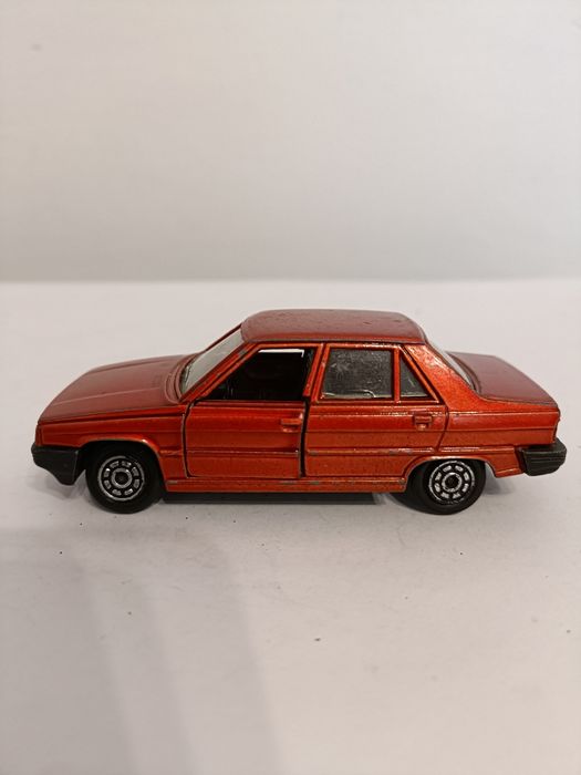 Resorak Renault 9 z serii Jet-Car firmy Norev.