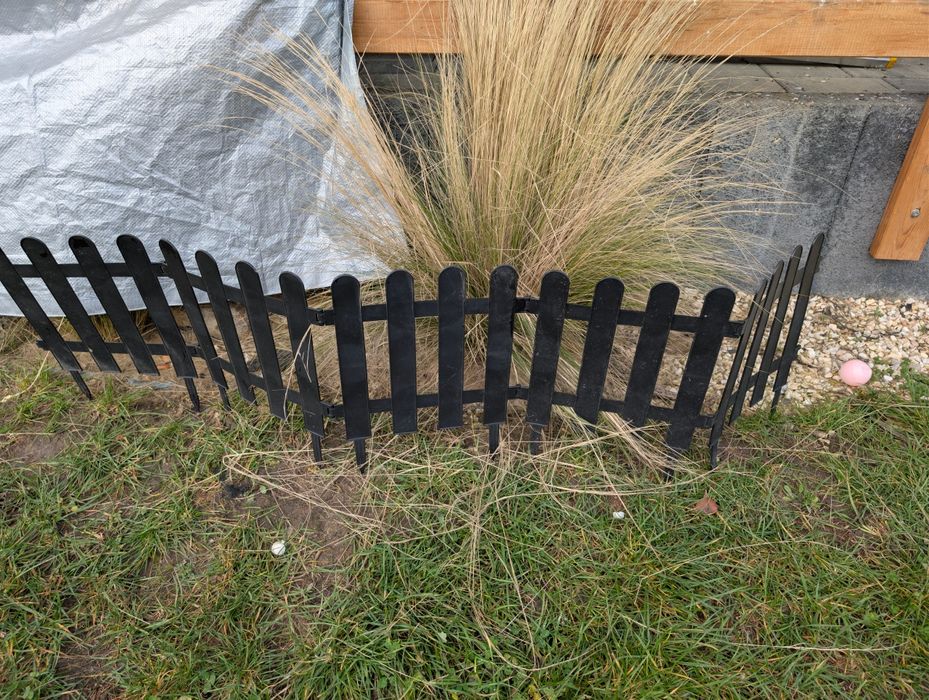 Płotek ogrodowy / palisada – ok. 30 m, czarny