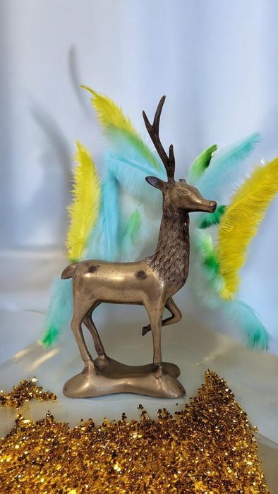 Ciężka, duża, mosiężna figura jelenia