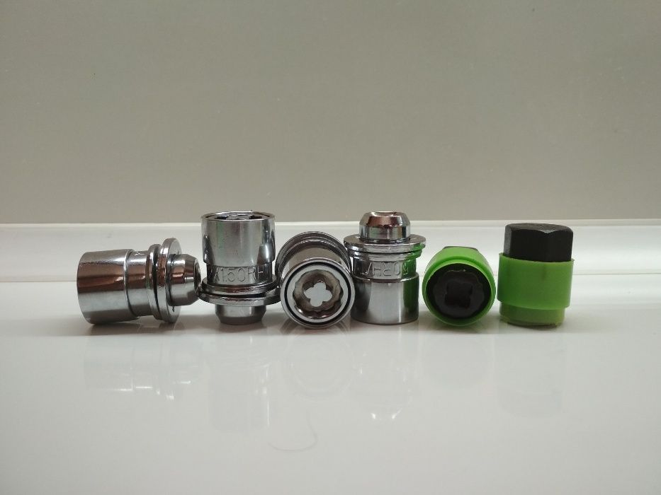 Гайка колесная Toyota, Lexus, Mitsubishi с прессшайбой