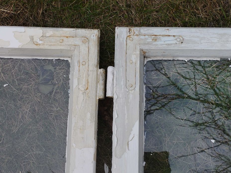 Stare drewniane skrzydła okienne