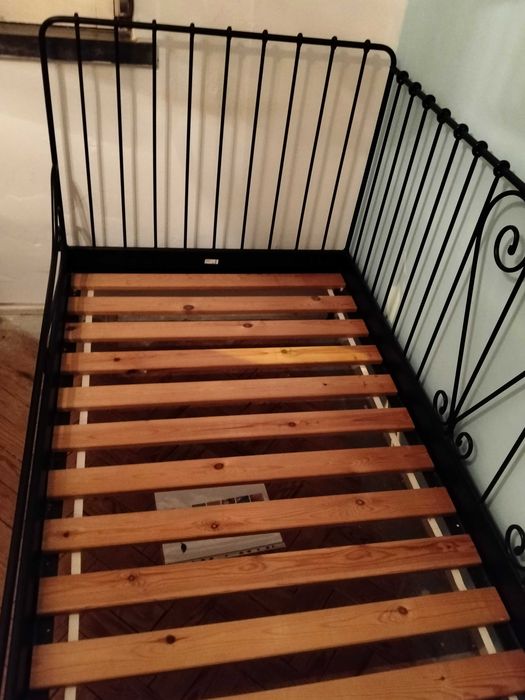 Cama de ferro preta IKEA
