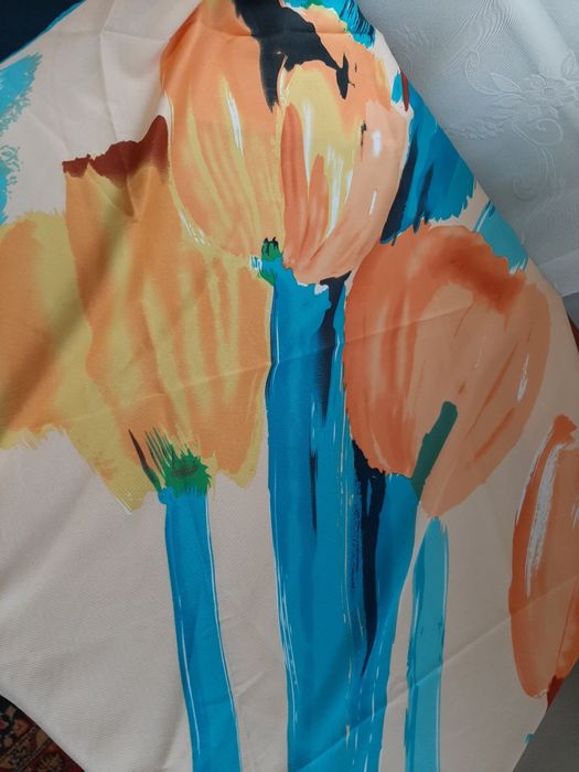 Хустка жіноча Помаранчева з блакитним принтом.