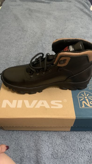 Продам мужские зимние ботинки