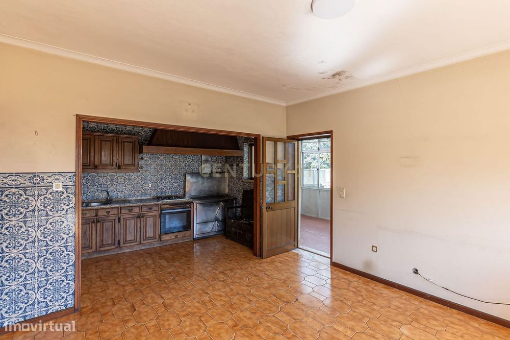 Oportunidade Moradia Bifamiliar No Centro De Susão, Valongo!