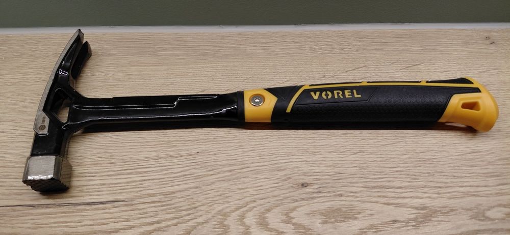Młotek ciesielski VOREL – Magnetyczny chwyt | Solidny i Wytrzymały