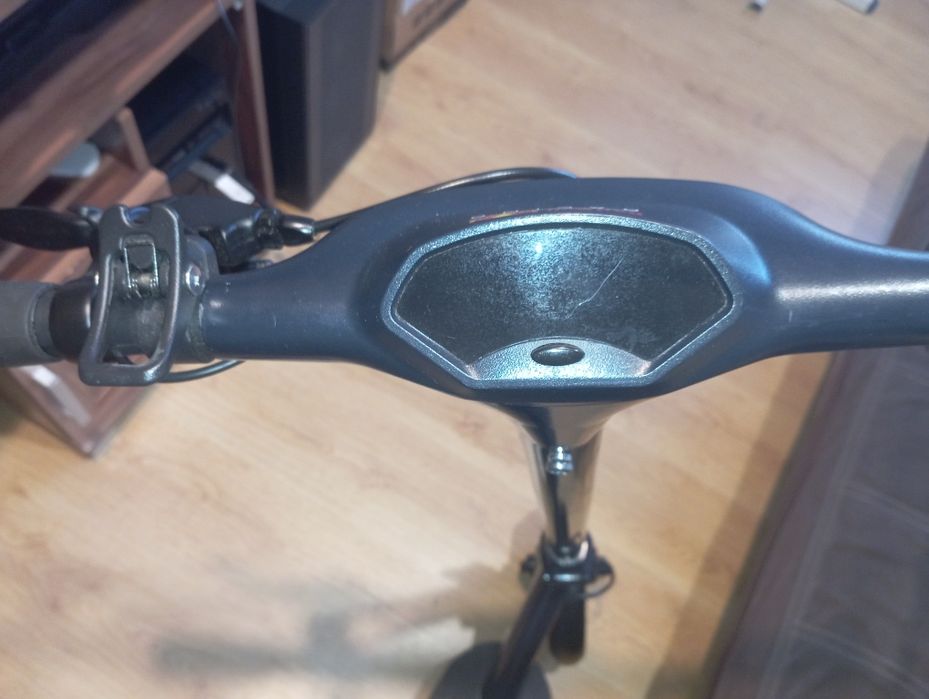 Hulajnoga elektryczna Red Bull Racing 8, 5