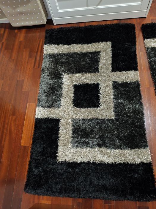 Vendo tapetes de quarto , como  novos, foram lavados e desinfetados.