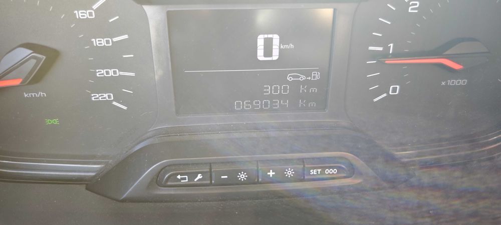Carrinha Peugeot Partner como nova, pouco  usada,semi nova, longa, caixa estufada