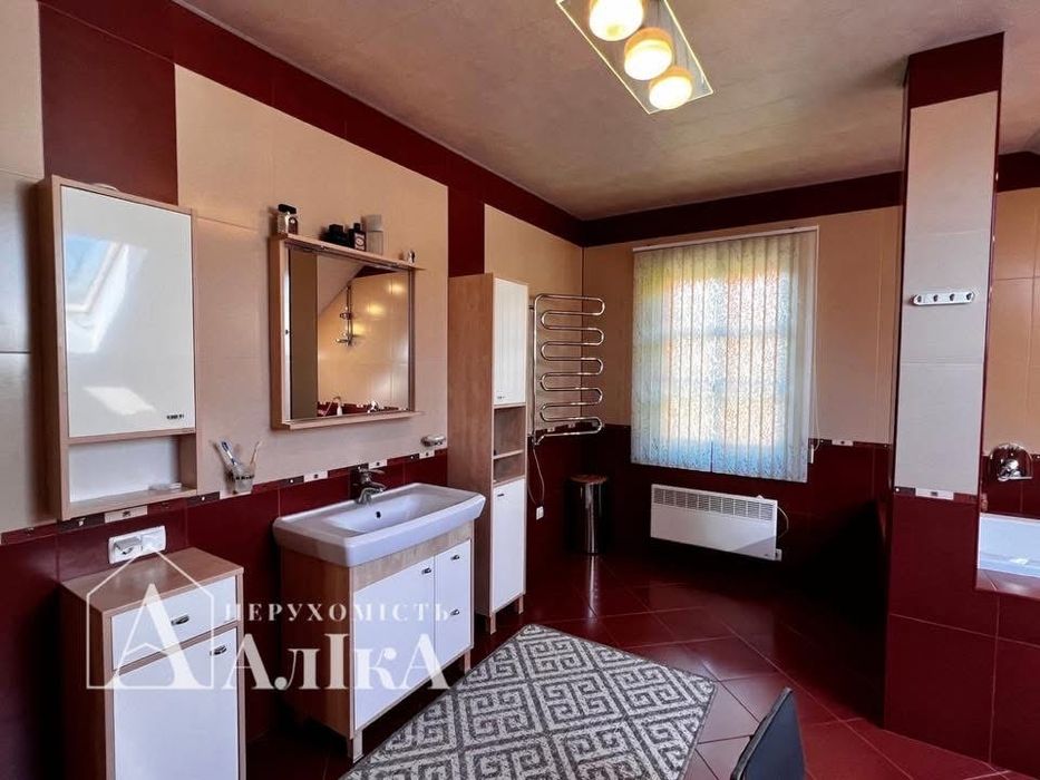 Продам великий маєток в неймовірному місці на березі річки Дністер