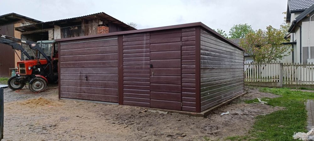 Garaz blaszak 6x6 brąz