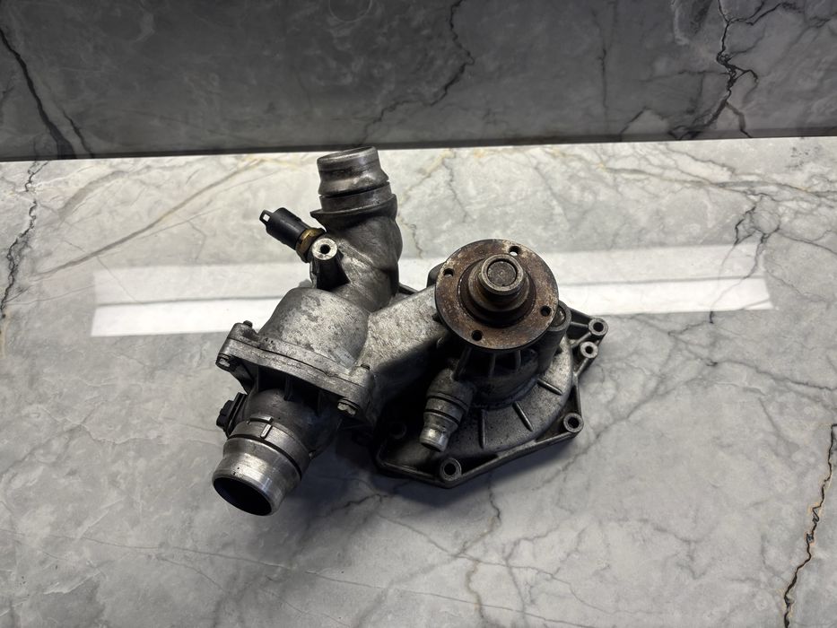 Водяна помпа Бмв Е39 М62 535і 540і Водяная помпа Bmw Насос води BMW