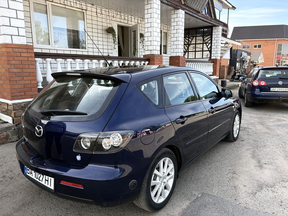 Продам автомобіль Mazda 3 1.6