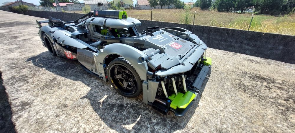 LEGO Technic PEUGEOT 9X8 24H Le Mans Hybrid Hypercar MONTADO