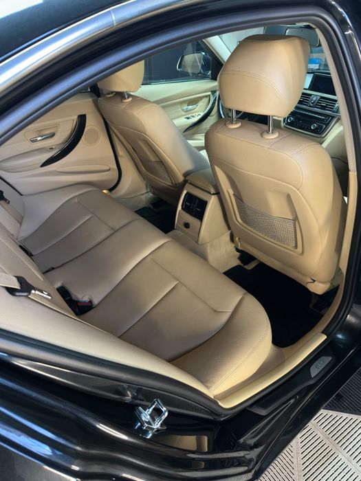 BMW 320d F30 - Apenas 138.000km - Nacional - Full Extras