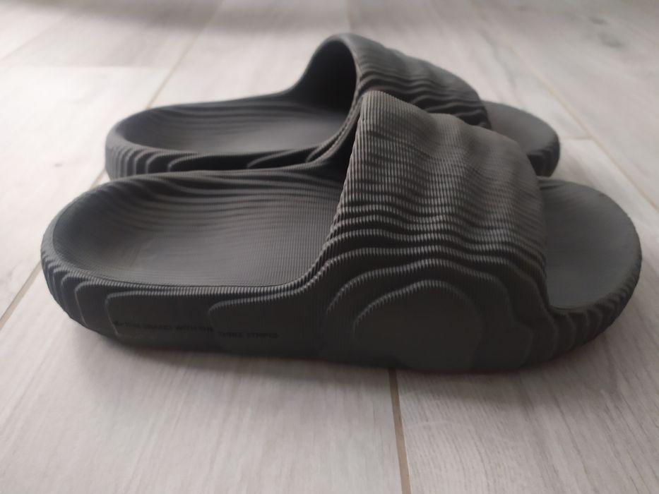 Продам шльопки adidas adilette39р 24,5см